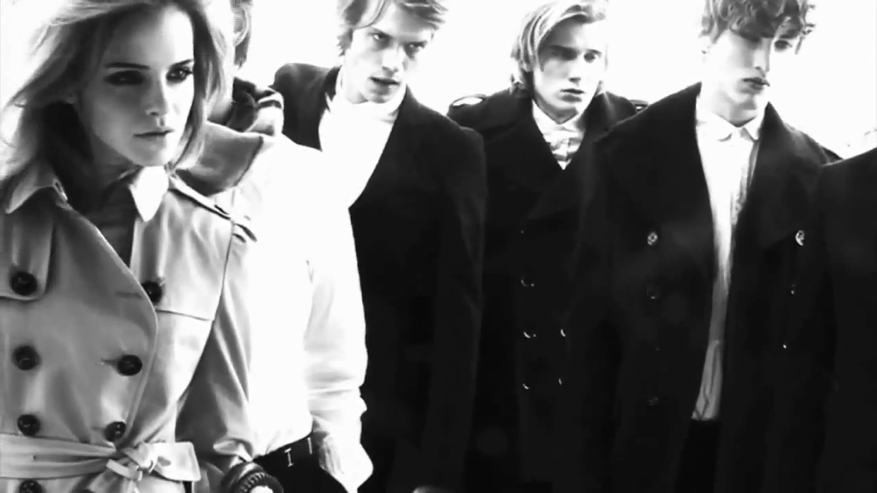 EmmaWatsonFan-nl_2009BurberryAutumWinterCampaign-BTS0044.jpg