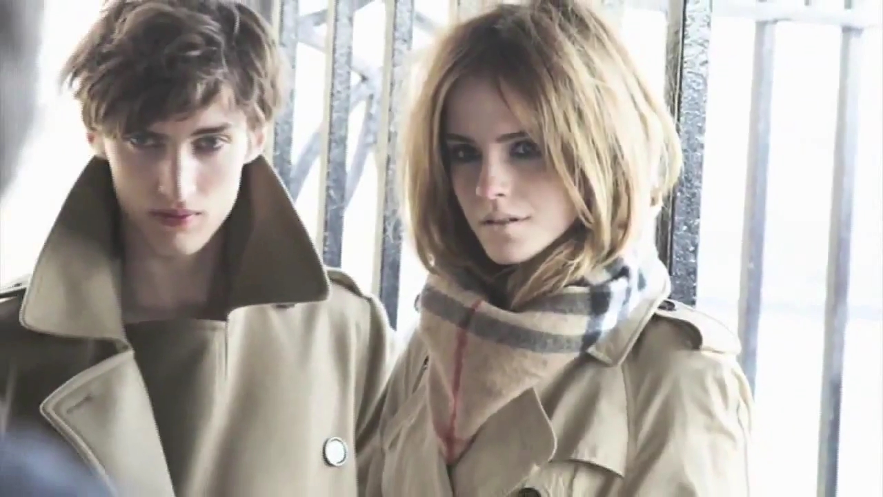 EmmaWatsonFan-nl_2009BurberryAutumWinterCampaign-BTS0064.jpg