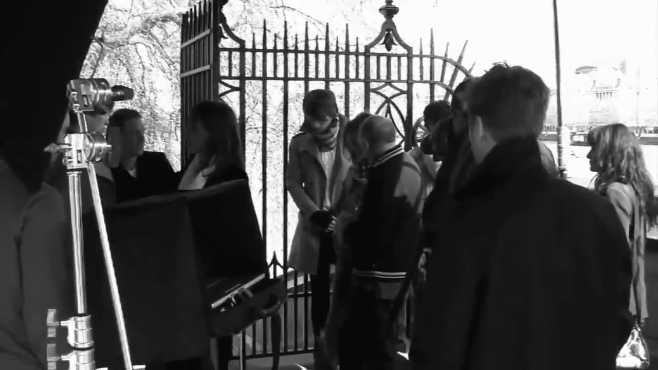 EmmaWatsonFan-nl_2009BurberryAutumWinterCampaign-BTS0129.jpg EmmaWatsonFan-nl_2009BurberryAutumWinterCampaign-BTS0129.jpg