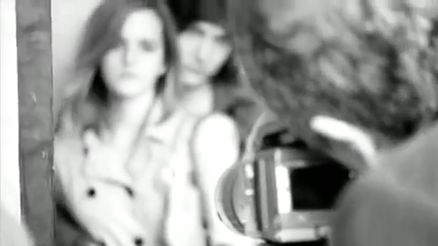 EmmaWatsonFan_dot_nl-2009BurberryCampaign0027.jpg