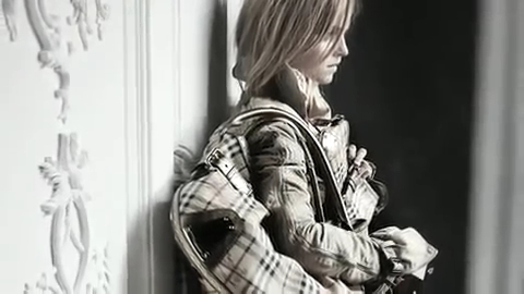 EmmaWatsonFan_dot_nl-2009BurberryCampaign0042.jpg