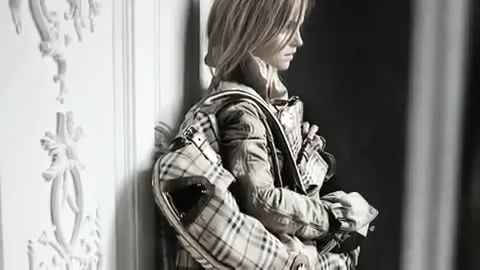 EmmaWatsonFan_dot_nl-2009BurberryCampaign0043.jpg