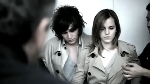 EmmaWatsonFan_dot_nl-2009BurberryCampaign0050.jpg EmmaWatsonFan_dot_nl-2009BurberryCampaign0050.jpg