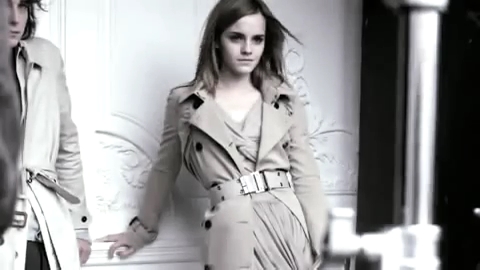 EmmaWatsonFan_dot_nl-2009BurberryCampaign0114.jpg
