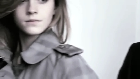 EmmaWatsonFan_dot_nl-2009BurberryCampaign0127.jpg