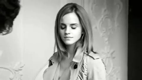 EmmaWatsonFan_dot_nl-2009BurberryCampaign0139.jpg