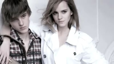 EmmaWatsonFan_dot_nl-2009BurberryCampaign0093.jpg