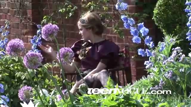 EmmaWatsonFan-nl_2009TeenVouge0005.jpg
