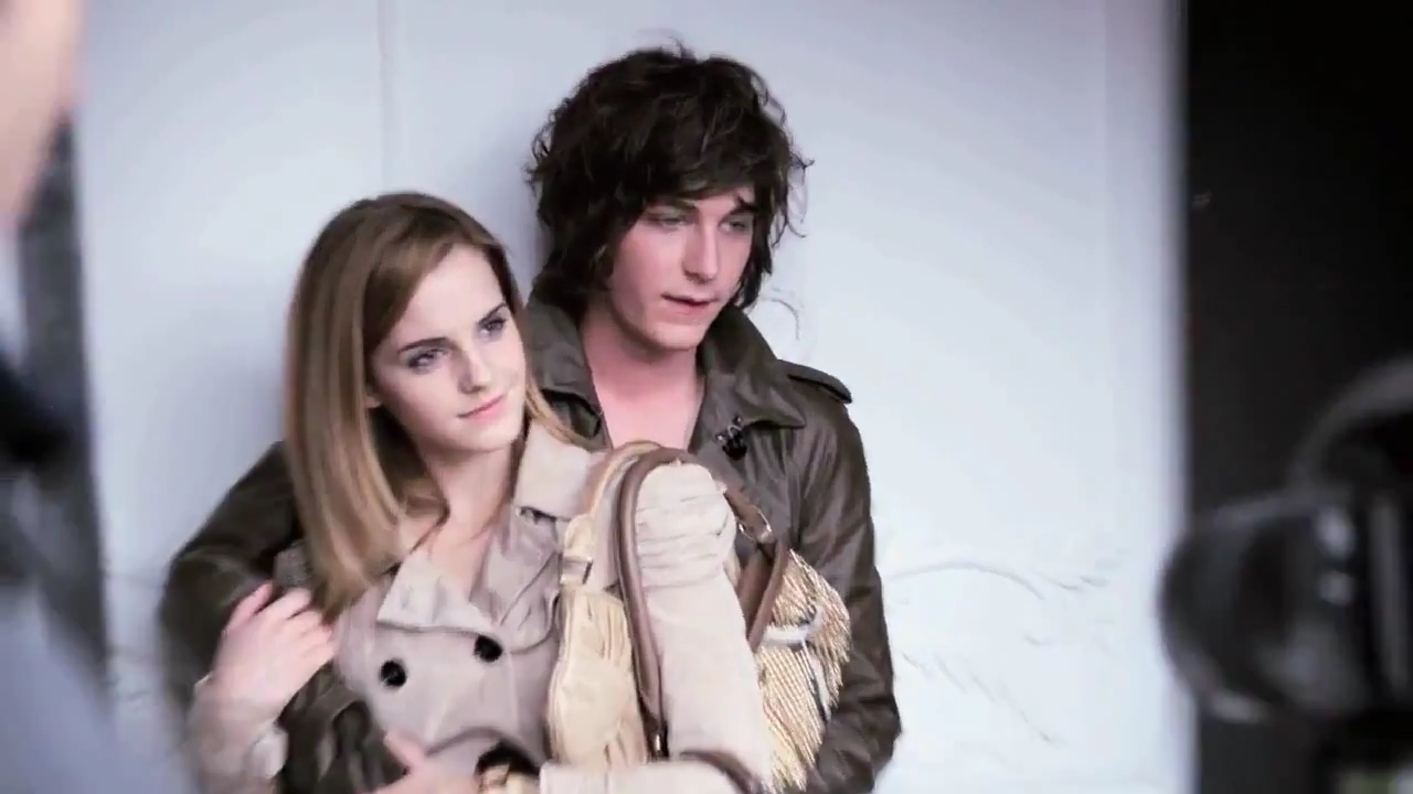 EmmaWatsonFan-nl_2010BurberrySprinSummerCampaign0067.jpg EmmaWatsonFan-nl_2010BurberrySprinSummerCampaign0067.jpg