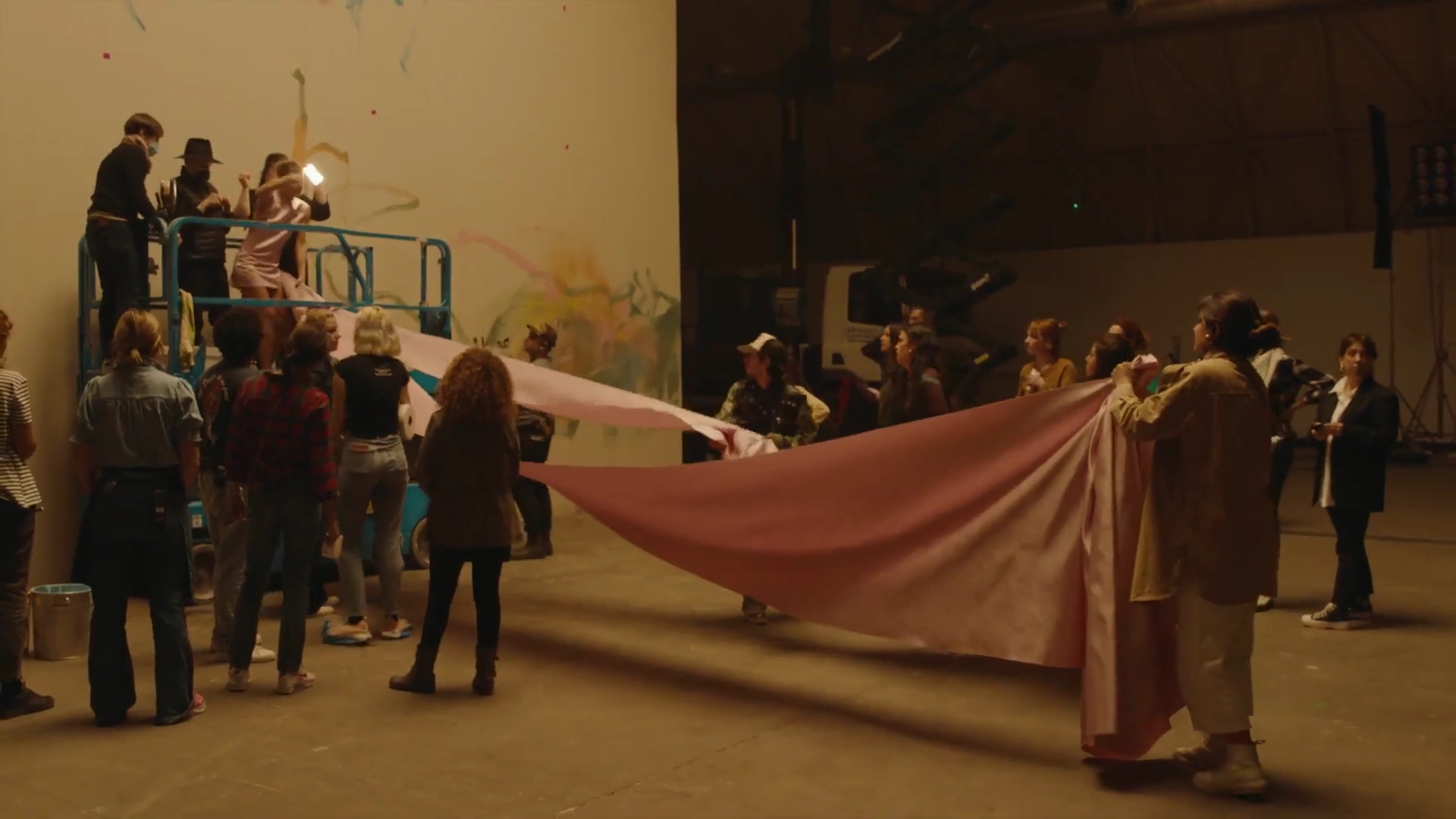 EmmaWatsonFan-dot-nl_2022PradaParadoxeFilm-MakingOf0291.jpg EmmaWatsonFan-dot-nl_2022PradaParadoxeFilm-MakingOf0291.jpg