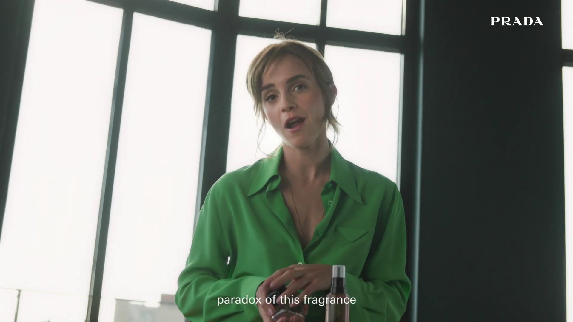 EmmaWatsonFan-dot-nl_2022PradaParadoxe-HowToRefillBottle0005.jpg