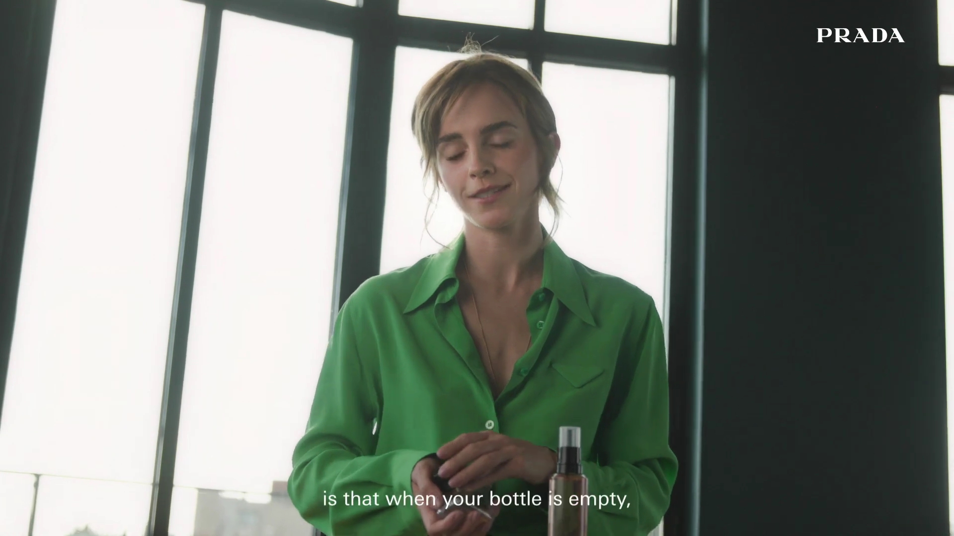 EmmaWatsonFan-dot-nl_2022PradaParadoxe-HowToRefillBottle0006.jpg