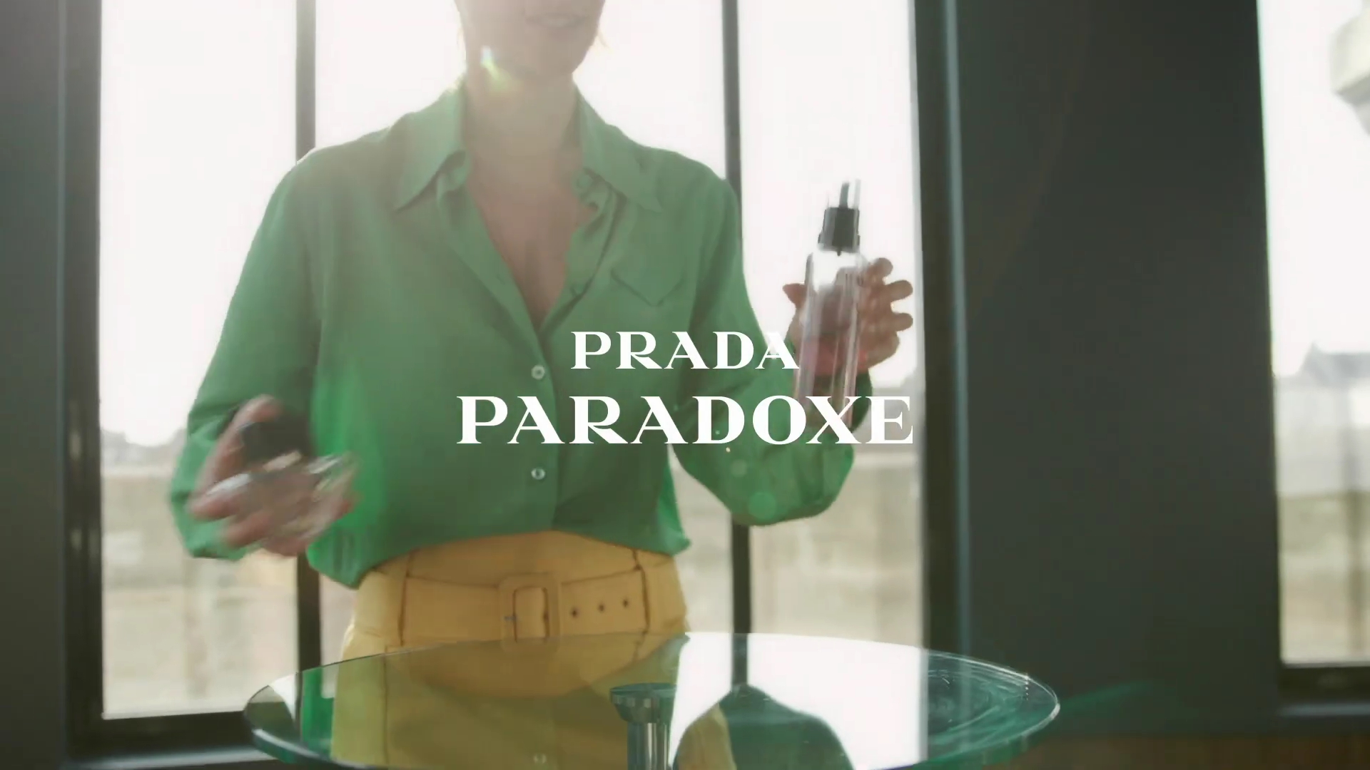 EmmaWatsonFan-dot-nl_2022PradaParadoxe-HowToRefillBottle0010.jpg