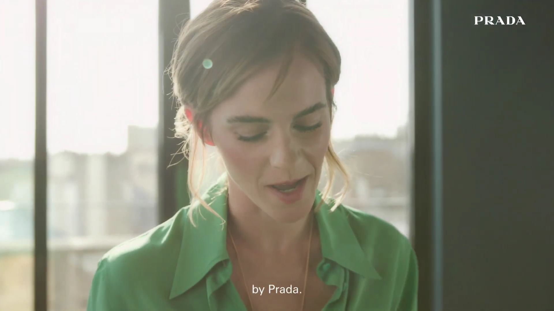 EmmaWatsonFan-dot-nl_2022PradaParadoxe-HowToRefillBottle0012.jpg