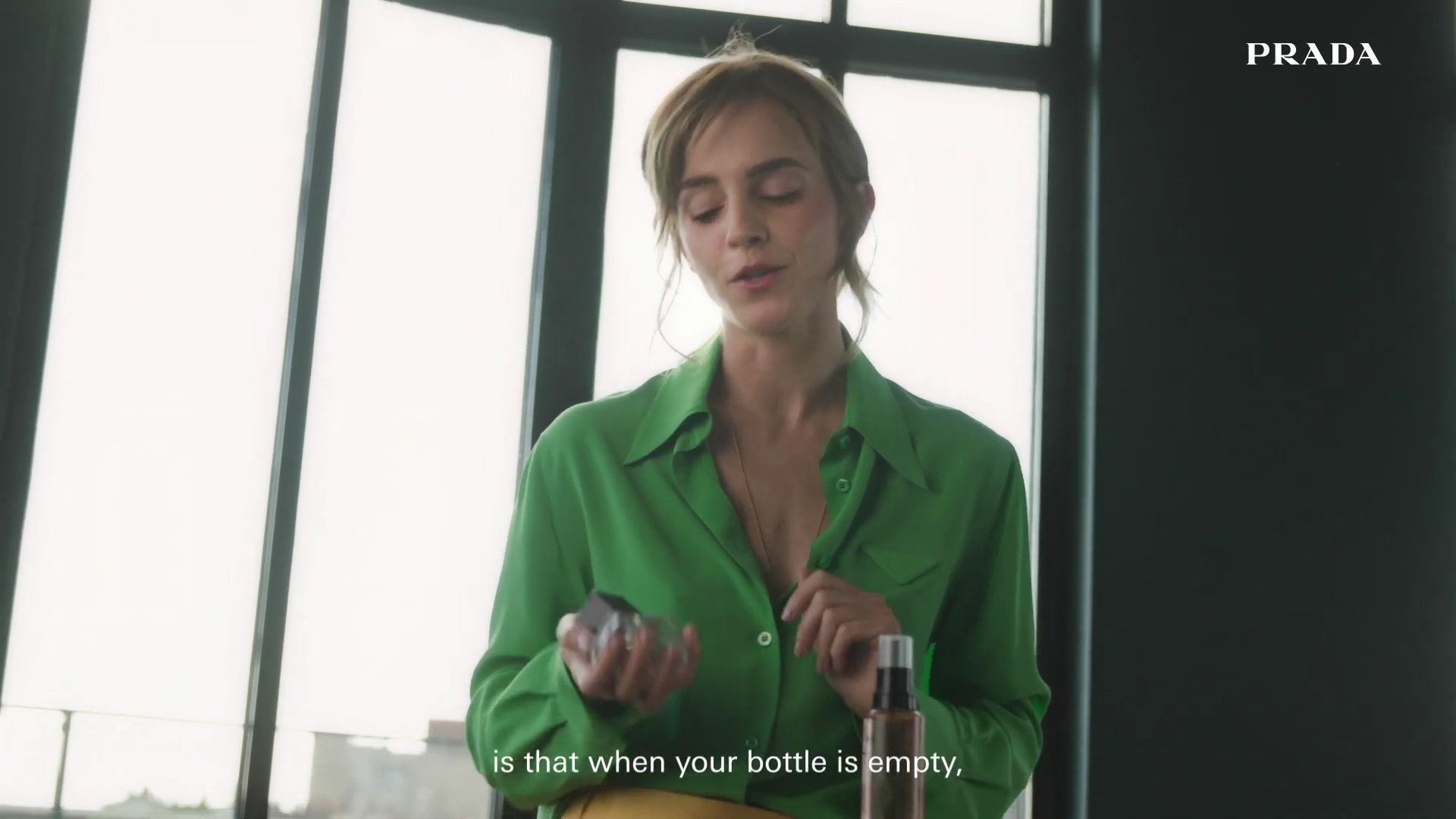 EmmaWatsonFan-dot-nl_2022PradaParadoxe-HowToRefillBottle0016.jpg