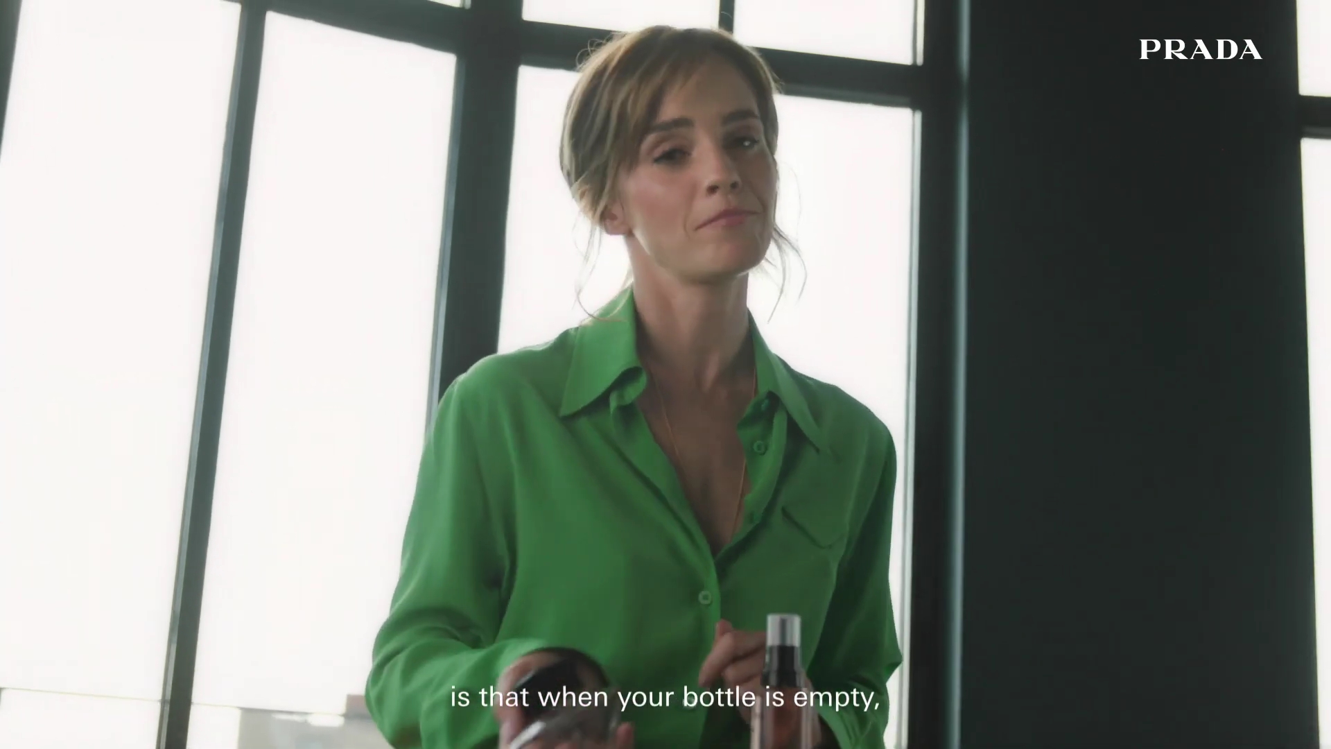 EmmaWatsonFan-dot-nl_2022PradaParadoxe-HowToRefillBottle0017.jpg