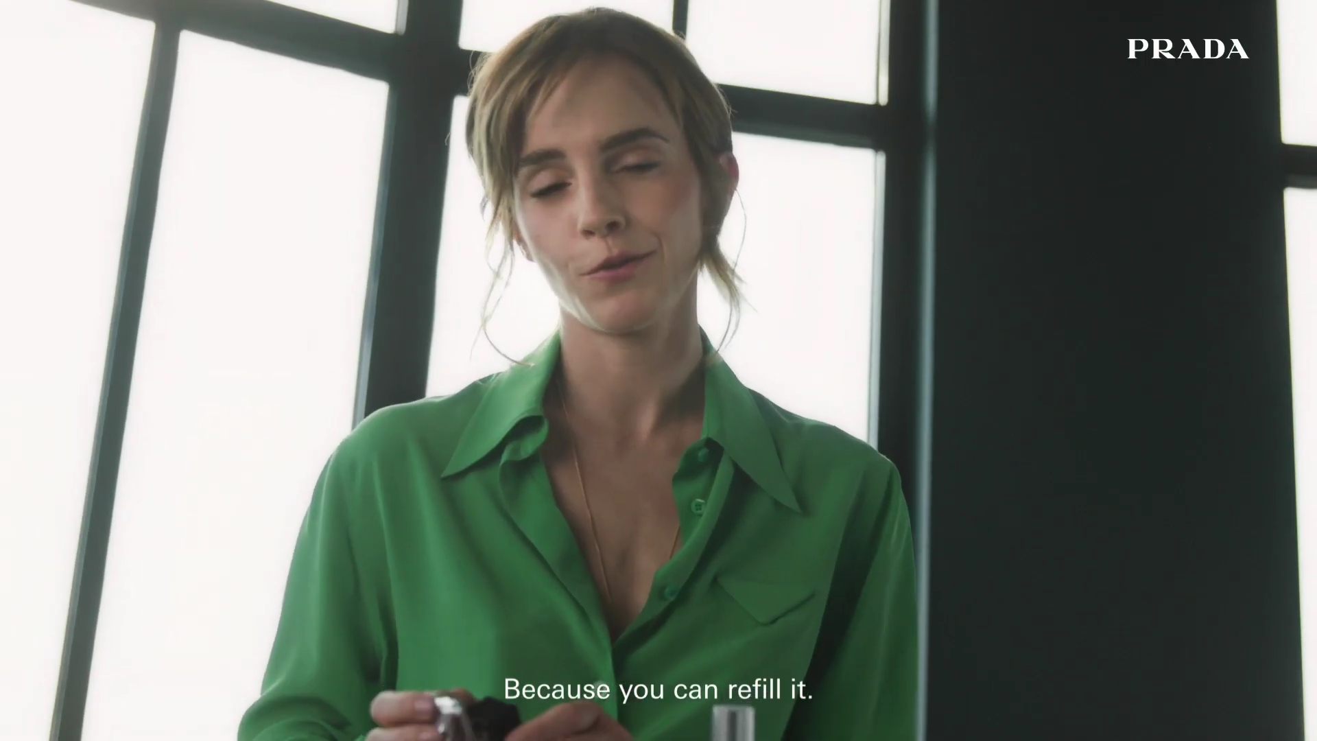 EmmaWatsonFan-dot-nl_2022PradaParadoxe-HowToRefillBottle0019.jpg