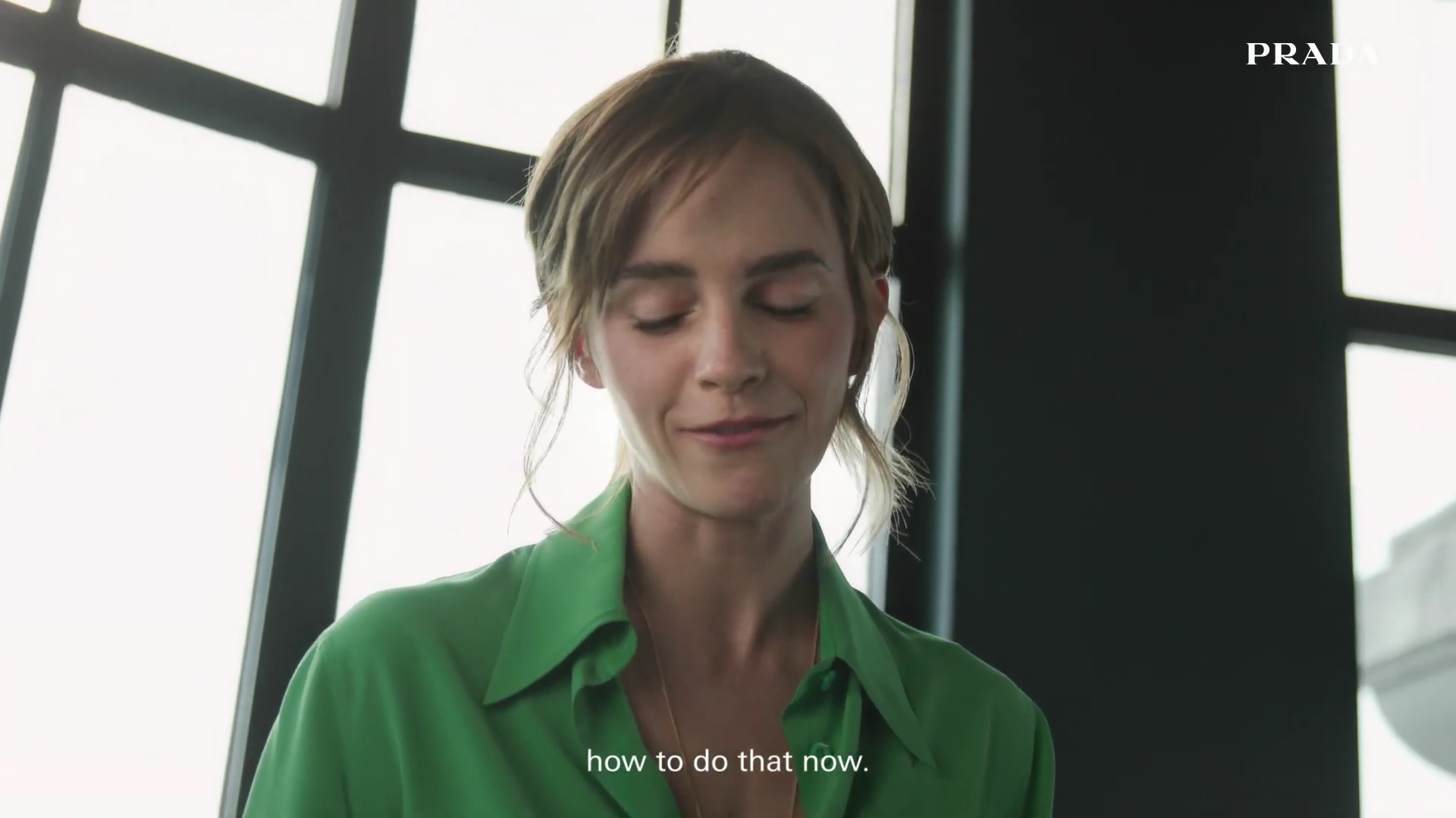 EmmaWatsonFan-dot-nl_2022PradaParadoxe-HowToRefillBottle0022.jpg