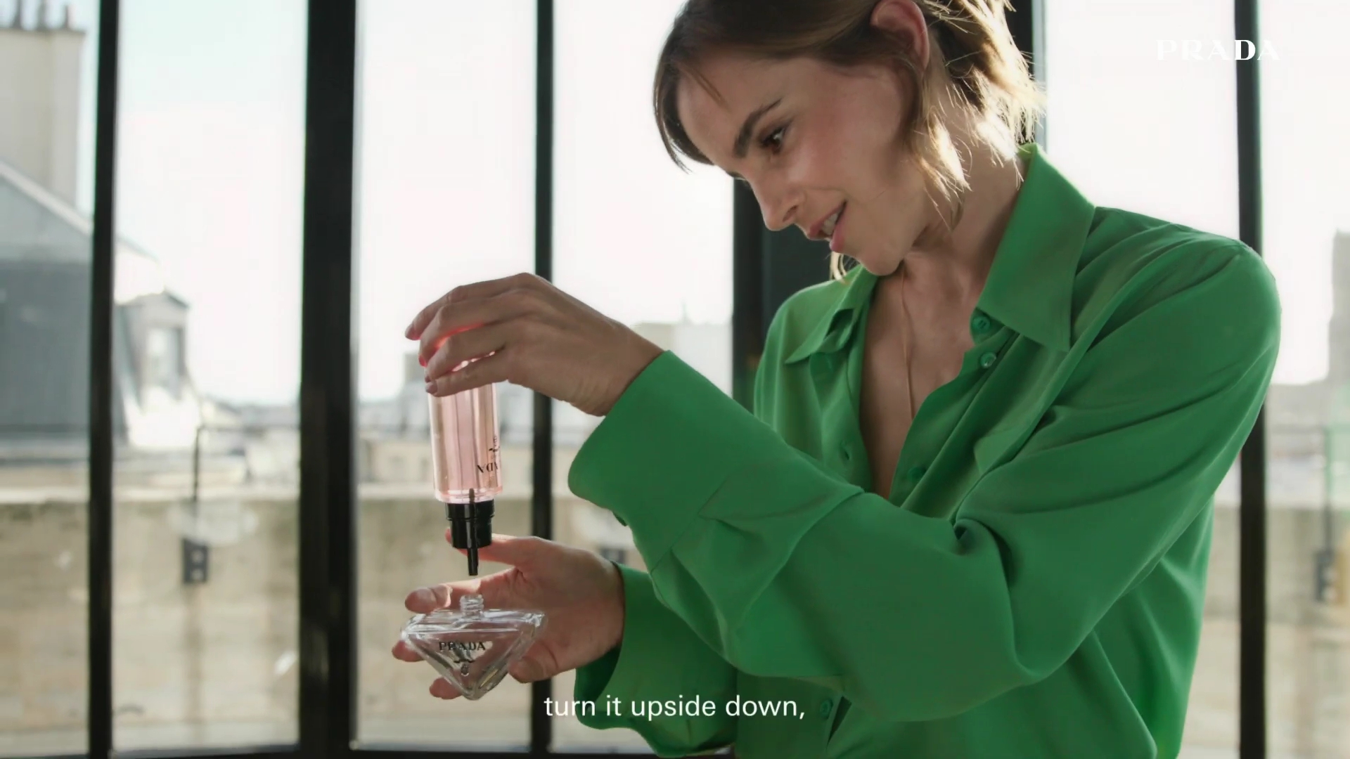 EmmaWatsonFan-dot-nl_2022PradaParadoxe-HowToRefillBottle0030.jpg