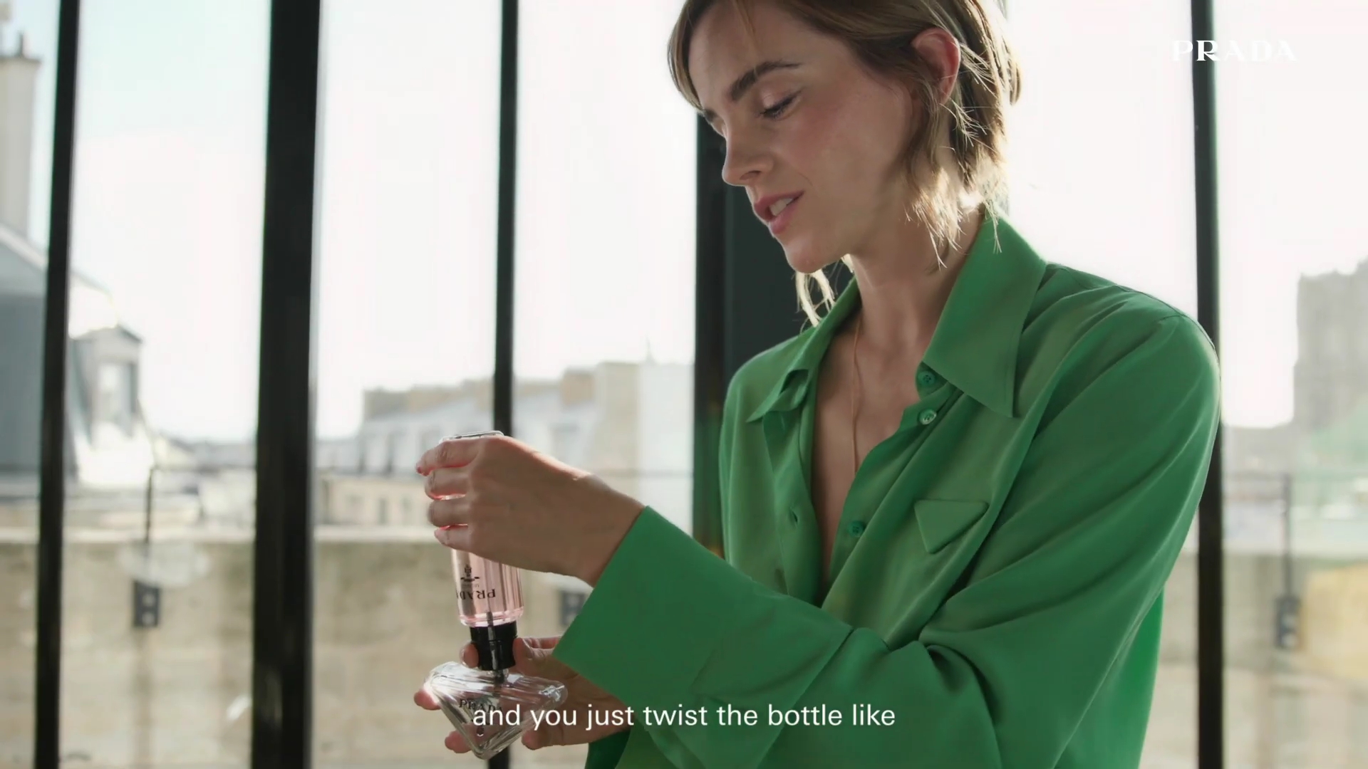 EmmaWatsonFan-dot-nl_2022PradaParadoxe-HowToRefillBottle0033.jpg