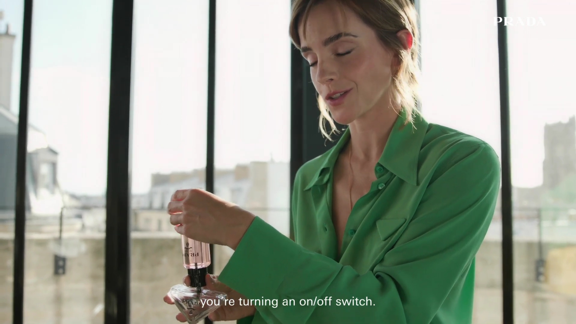 EmmaWatsonFan-dot-nl_2022PradaParadoxe-HowToRefillBottle0036.jpg
