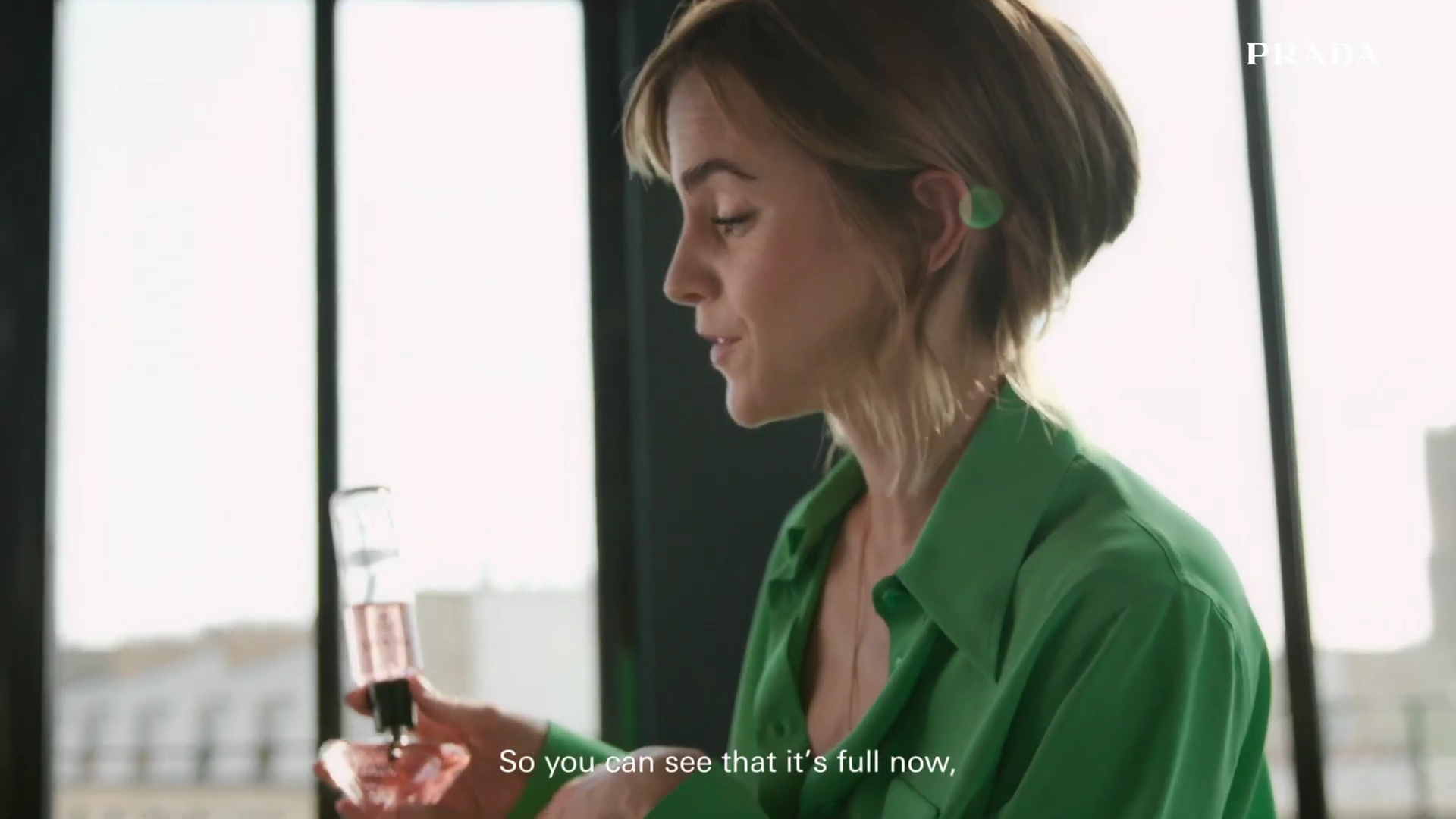 EmmaWatsonFan-dot-nl_2022PradaParadoxe-HowToRefillBottle0043.jpg