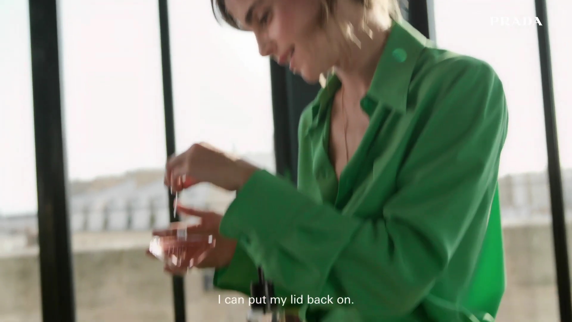 EmmaWatsonFan-dot-nl_2022PradaParadoxe-HowToRefillBottle0048.jpg