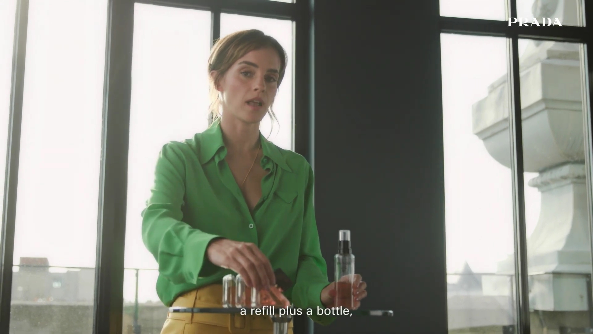 EmmaWatsonFan-dot-nl_2022PradaParadoxe-HowToRefillBottle0052.jpg