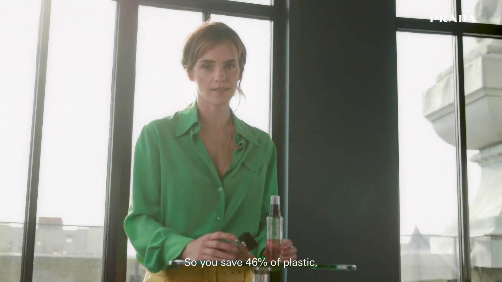 EmmaWatsonFan-dot-nl_2022PradaParadoxe-HowToRefillBottle0058.jpg