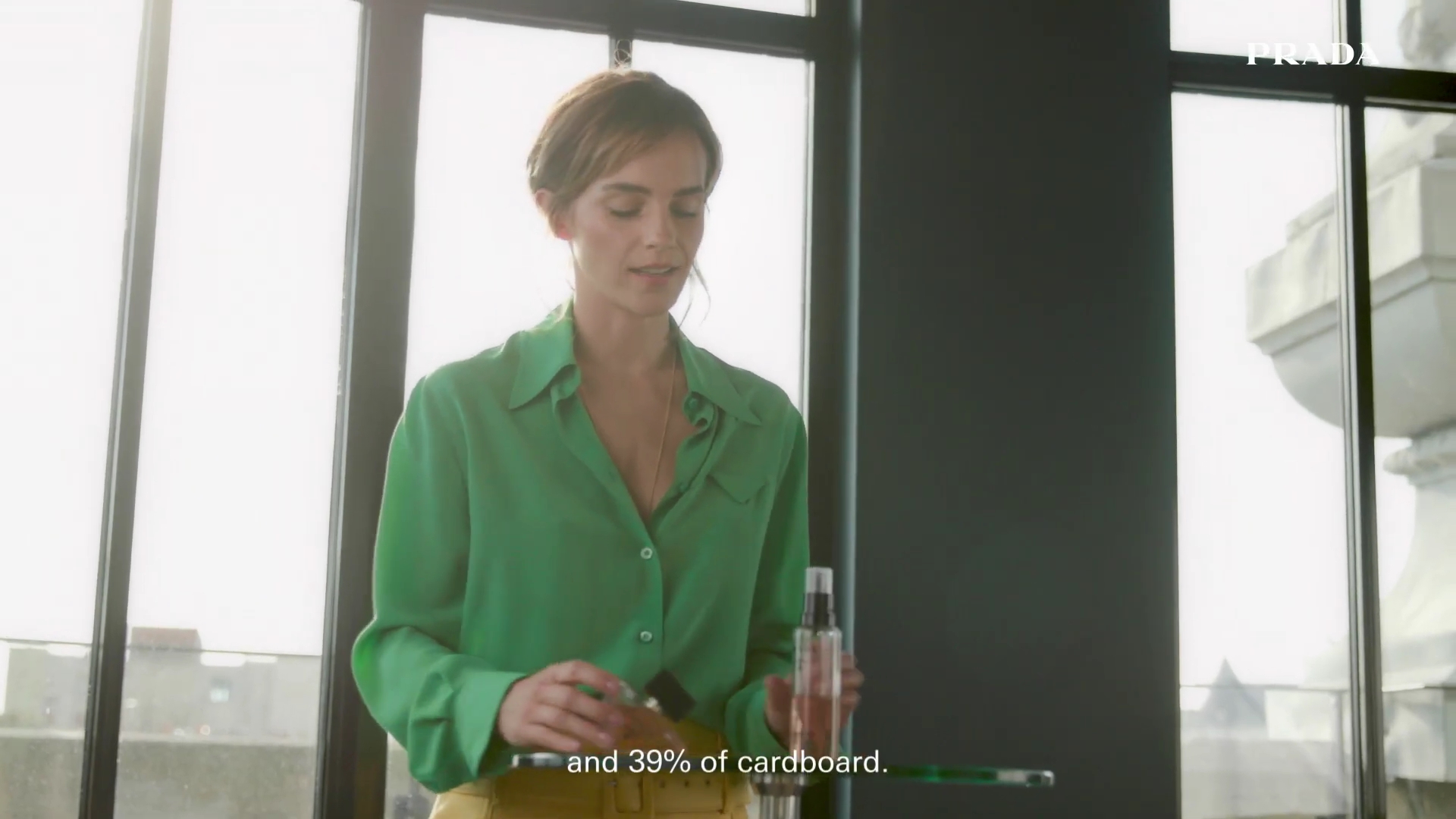 EmmaWatsonFan-dot-nl_2022PradaParadoxe-HowToRefillBottle0063.jpg