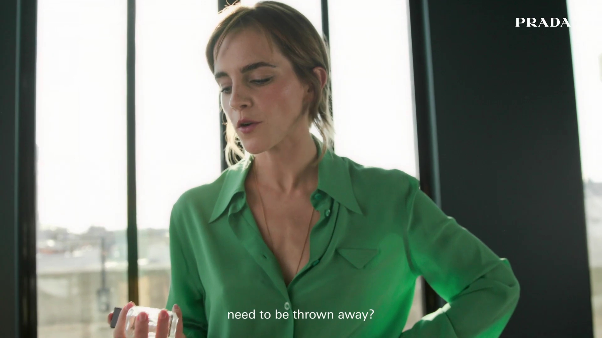 EmmaWatsonFan-dot-nl_2022PradaParadoxe-HowToRefillBottle0069.jpg