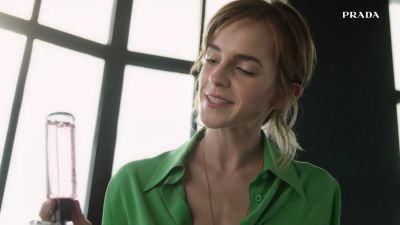 EmmaWatsonFan-dot-nl_2022PradaParadoxe-HowToRefillBottle0038.jpg