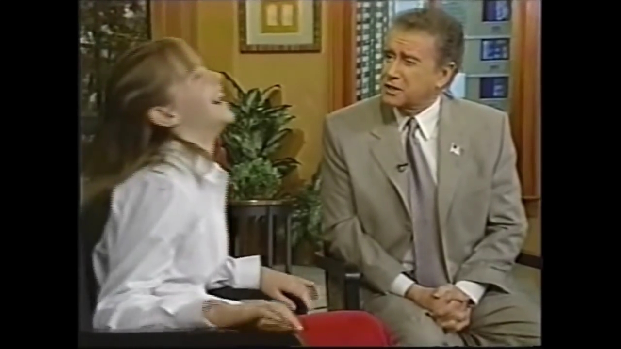 EmmaWatsonFan-nl_2002LiveWithRegisAndKelly0162.jpg EmmaWatsonFan-nl_2002LiveWithRegisAndKelly0162.jpg