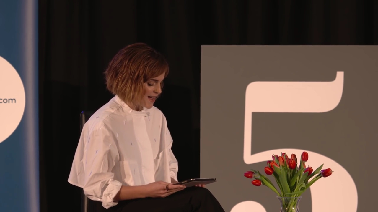 EmmaWatsonFan-nl_2016OurSharedShelf-InCoversationWithGloriaSteinem0041.jpg
