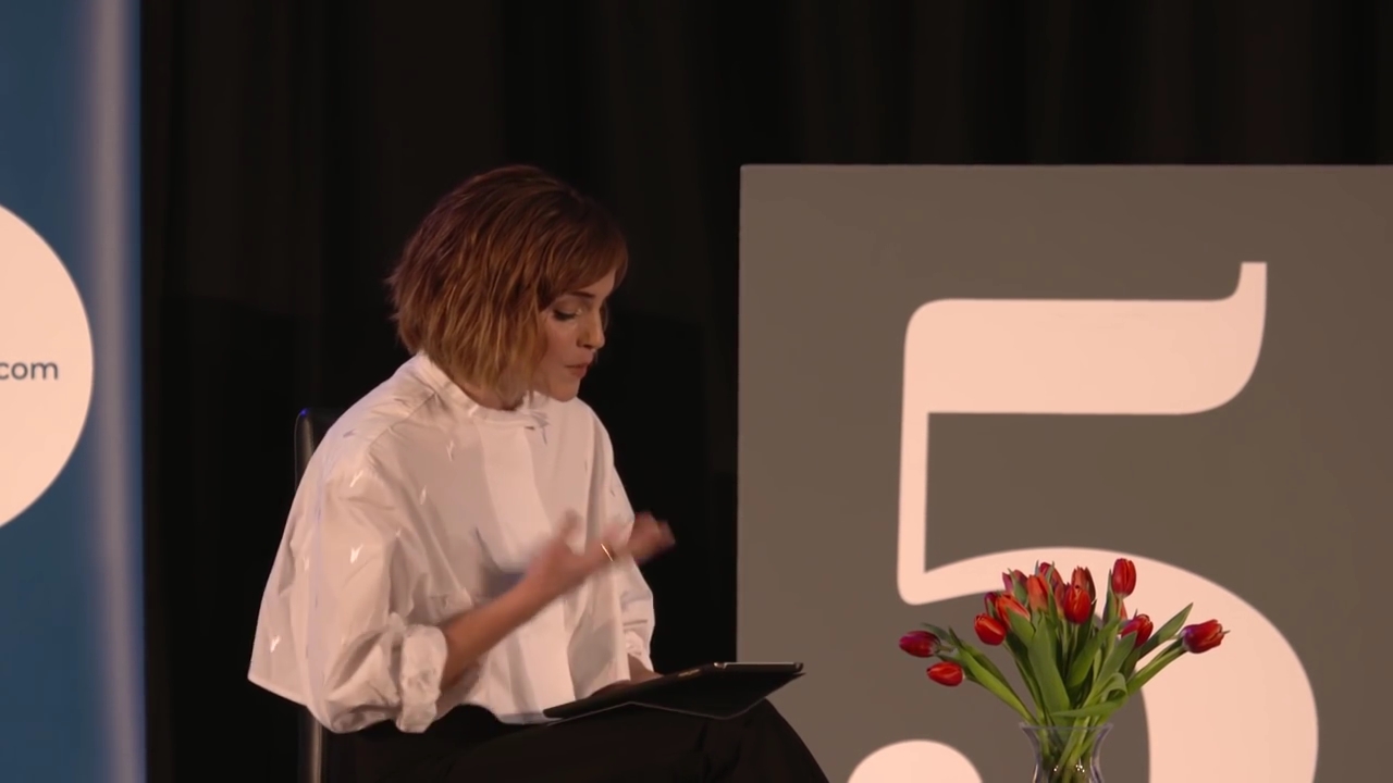 EmmaWatsonFan-nl_2016OurSharedShelf-InCoversationWithGloriaSteinem0042.jpg