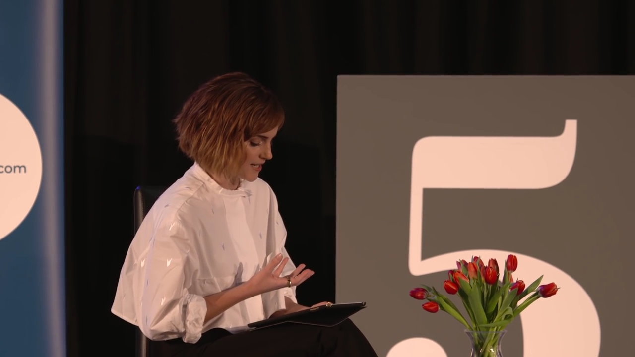EmmaWatsonFan-nl_2016OurSharedShelf-InCoversationWithGloriaSteinem0045.jpg