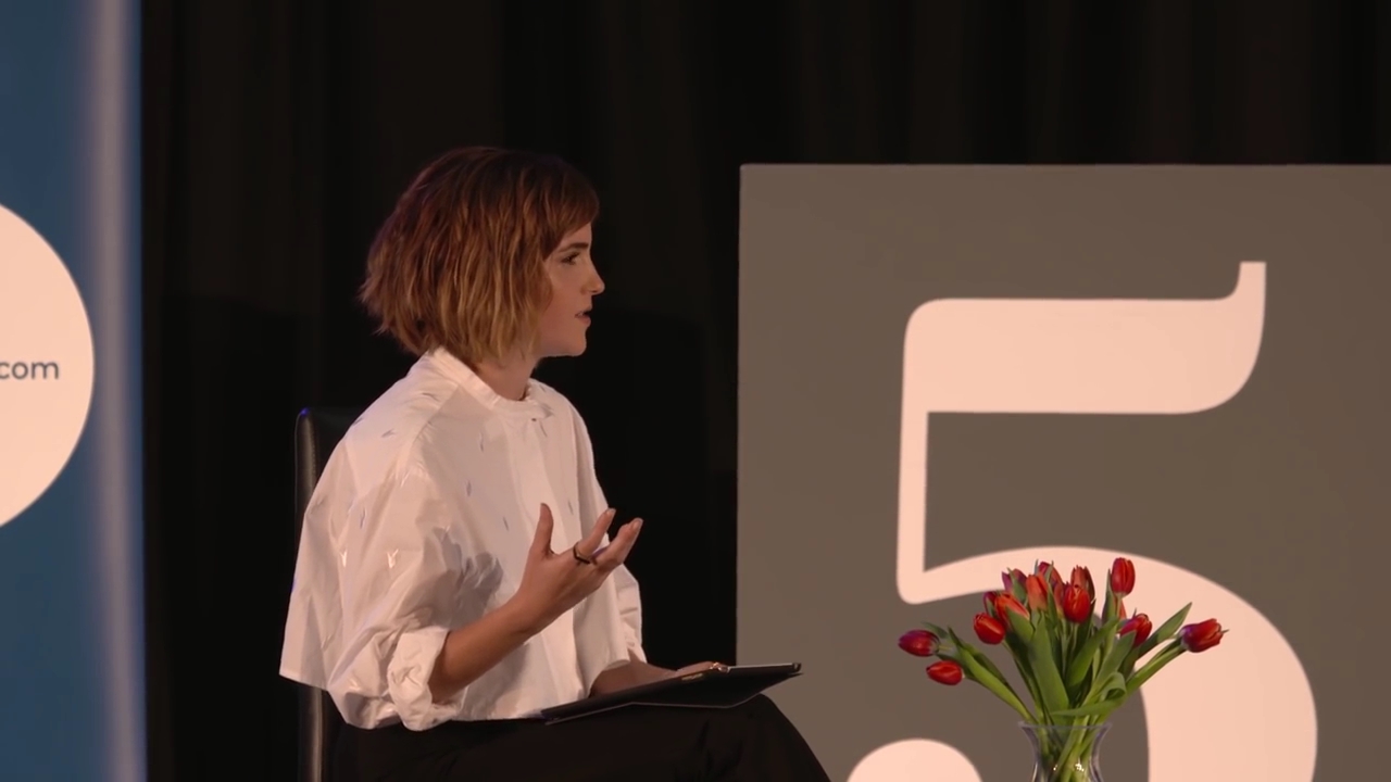 EmmaWatsonFan-nl_2016OurSharedShelf-InCoversationWithGloriaSteinem0057.jpg