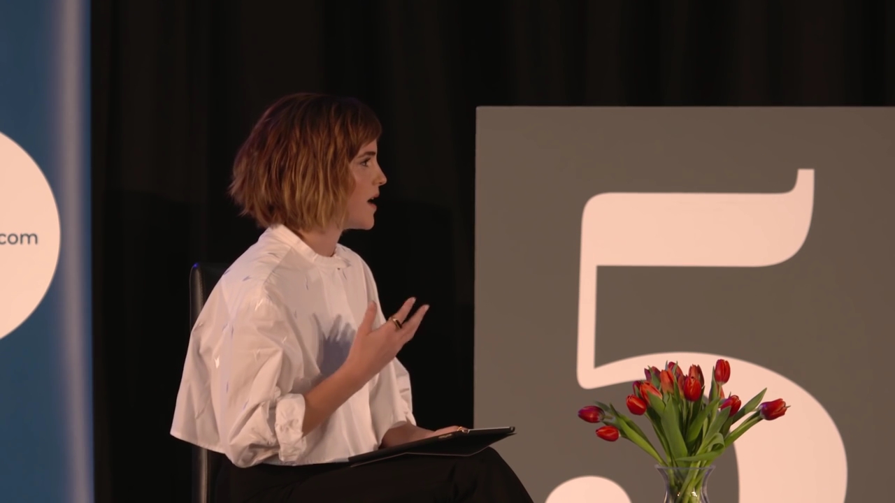 EmmaWatsonFan-nl_2016OurSharedShelf-InCoversationWithGloriaSteinem0058.jpg