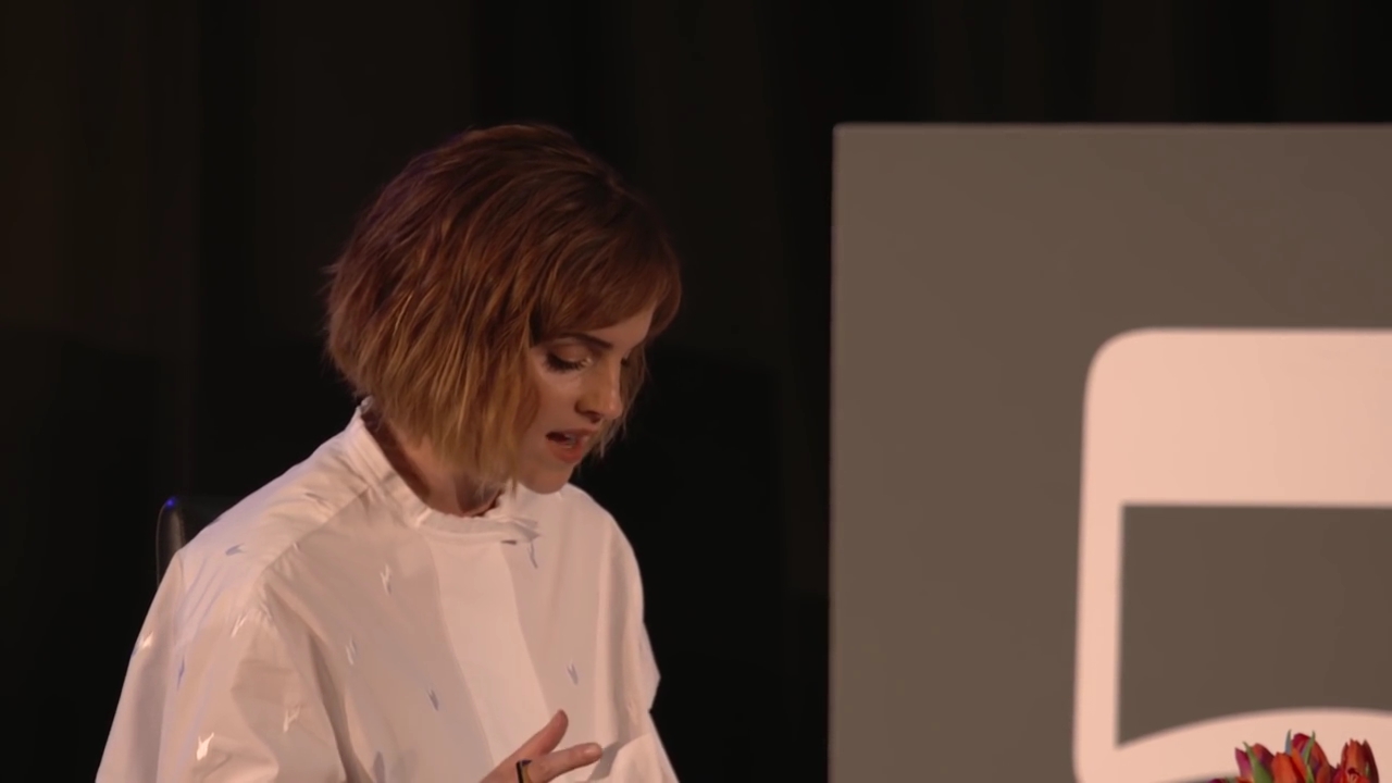 EmmaWatsonFan-nl_2016OurSharedShelf-InCoversationWithGloriaSteinem0924.jpg