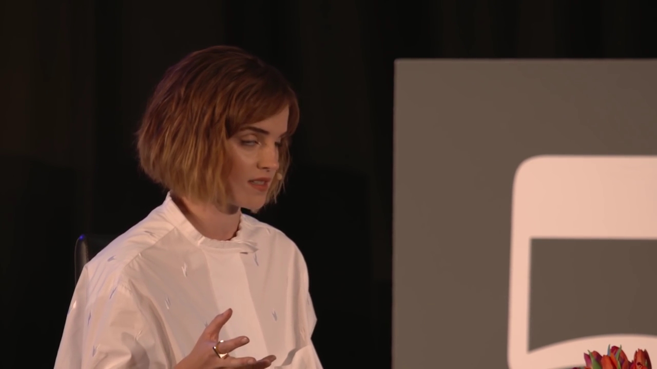 EmmaWatsonFan-nl_2016OurSharedShelf-InCoversationWithGloriaSteinem0932.jpg