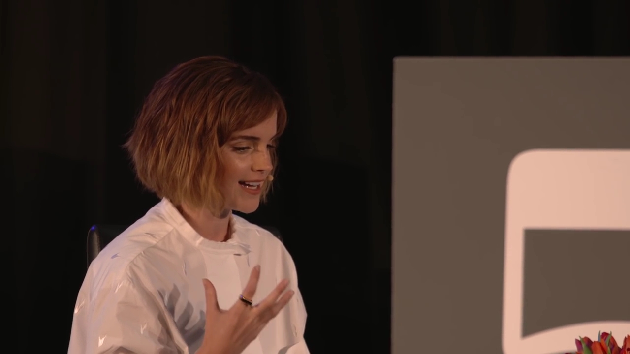 EmmaWatsonFan-nl_2016OurSharedShelf-InCoversationWithGloriaSteinem1329.jpg
