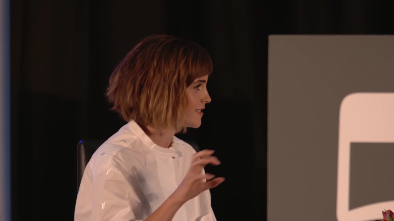 EmmaWatsonFan-nl_2016OurSharedShelf-InCoversationWithGloriaSteinem1804.jpg