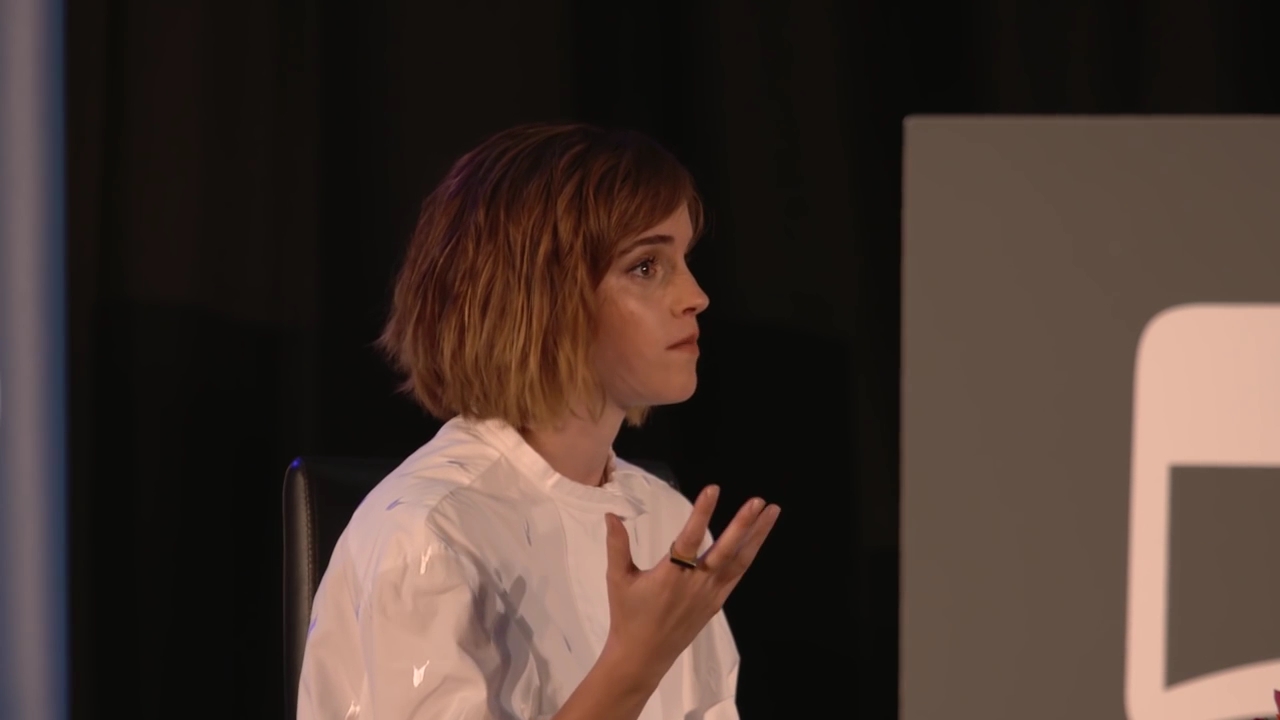 EmmaWatsonFan-nl_2016OurSharedShelf-InCoversationWithGloriaSteinem2046.jpg