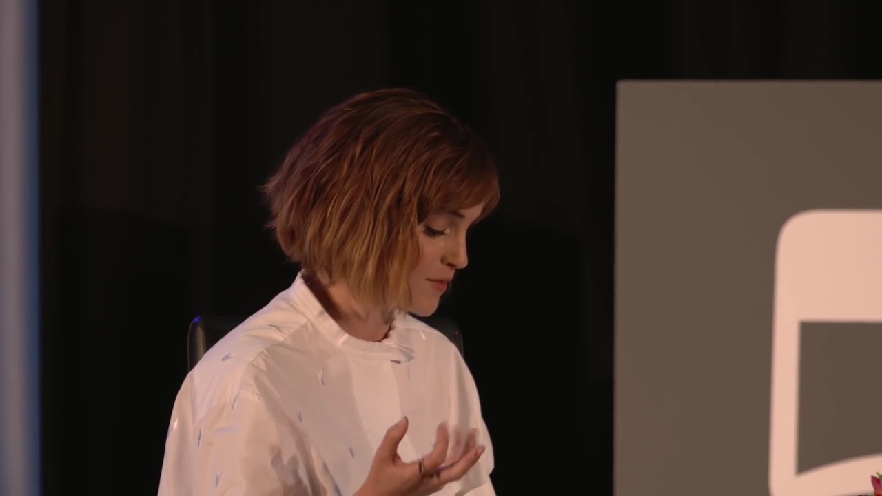 EmmaWatsonFan-nl_2016OurSharedShelf-InCoversationWithGloriaSteinem2982.jpg
