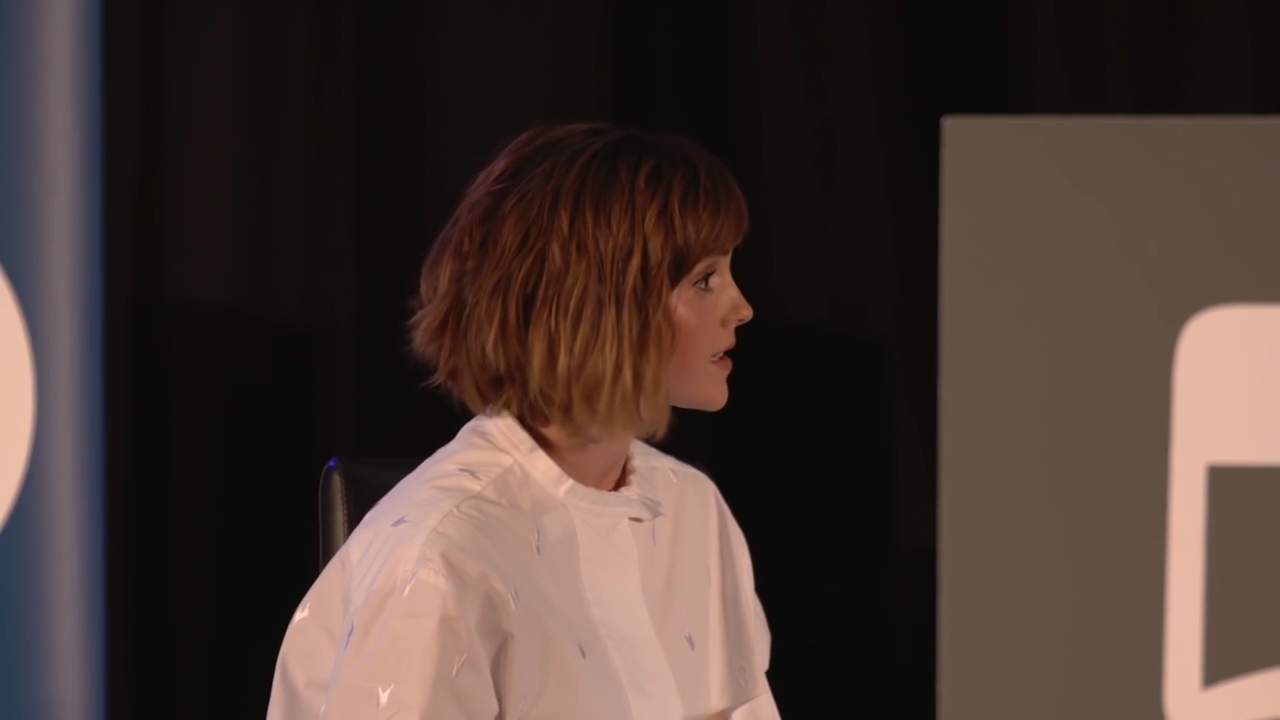 EmmaWatsonFan-nl_2016OurSharedShelf-InCoversationWithGloriaSteinem3168.jpg EmmaWatsonFan-nl_2016OurSharedShelf-InCoversationWithGloriaSteinem3168.jpg