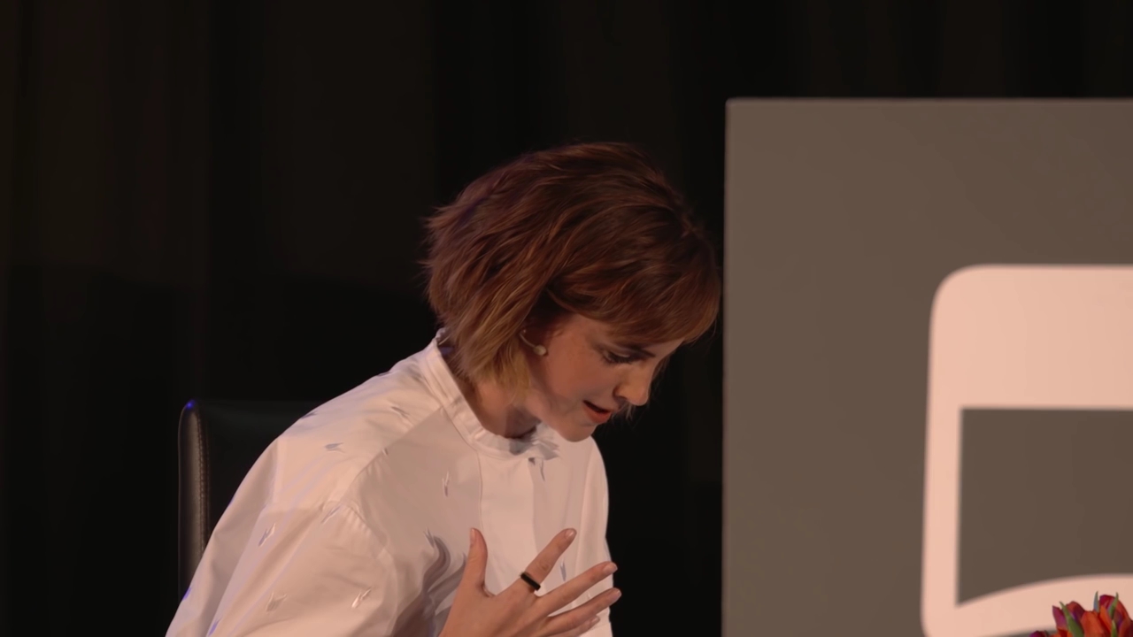 EmmaWatsonFan-nl_2016OurSharedShelf-InCoversationWithGloriaSteinem3670.jpg