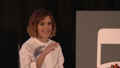 EmmaWatsonFan-nl_2016OurSharedShelf-InCoversationWithGloriaSteinem0157.jpg