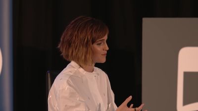 EmmaWatsonFan-nl_2016OurSharedShelf-InCoversationWithGloriaSteinem1113.jpg