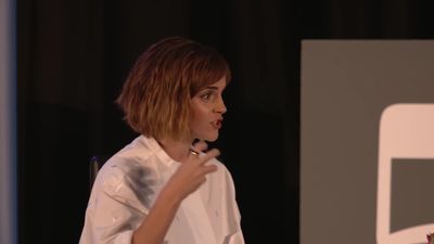 EmmaWatsonFan-nl_2016OurSharedShelf-InCoversationWithGloriaSteinem1230.jpg