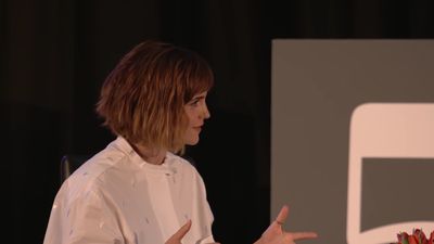 EmmaWatsonFan-nl_2016OurSharedShelf-InCoversationWithGloriaSteinem1352.jpg